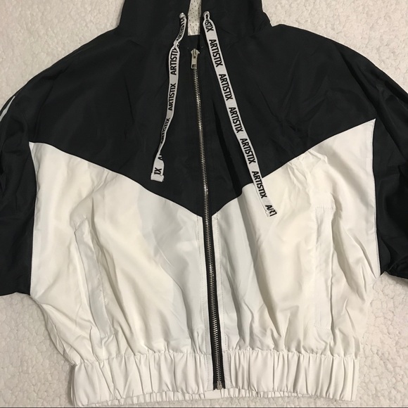 ARTISTIX Woman's Cropped jacket black and … - Picture 6 of 9